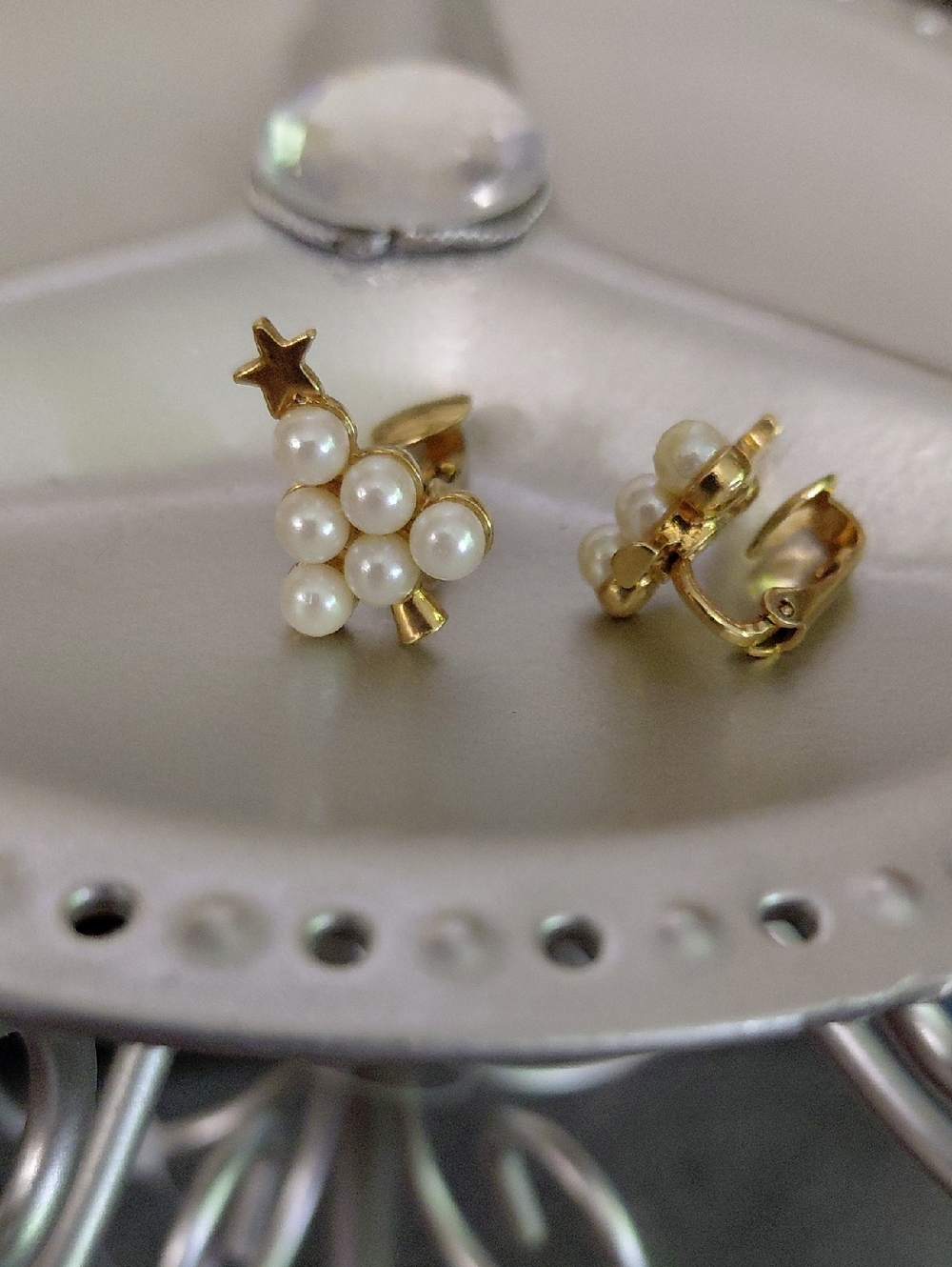 Vintage Gold Pearl Cluster Star Clip-On Earrings
